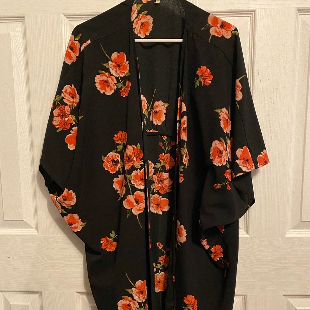 Black Floral Textured Kimono